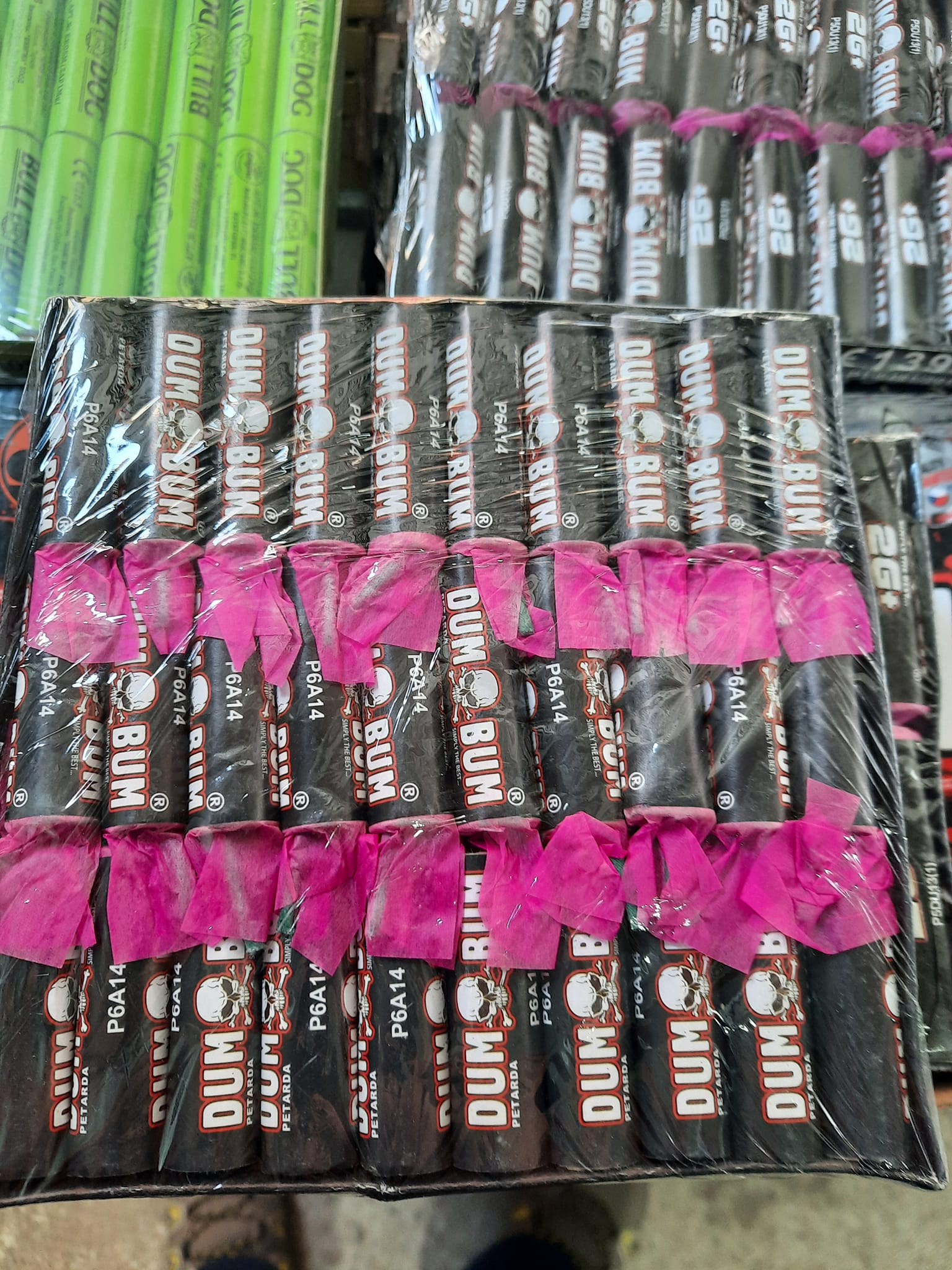 Eu aş interzice pocnitorile de tot!