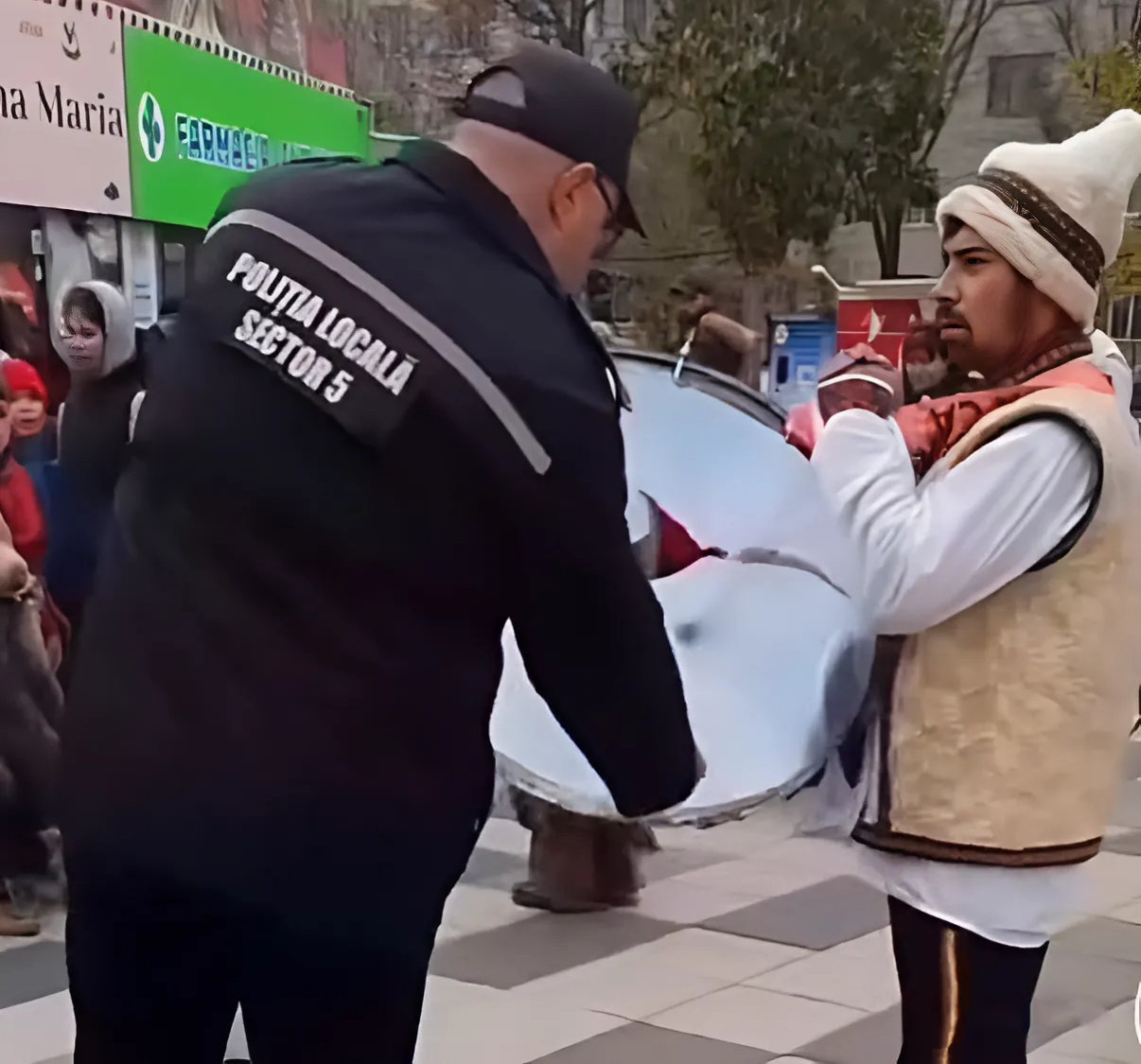 Colindul „Am venit să-ți spargem nervii!”. Realităţi urbane