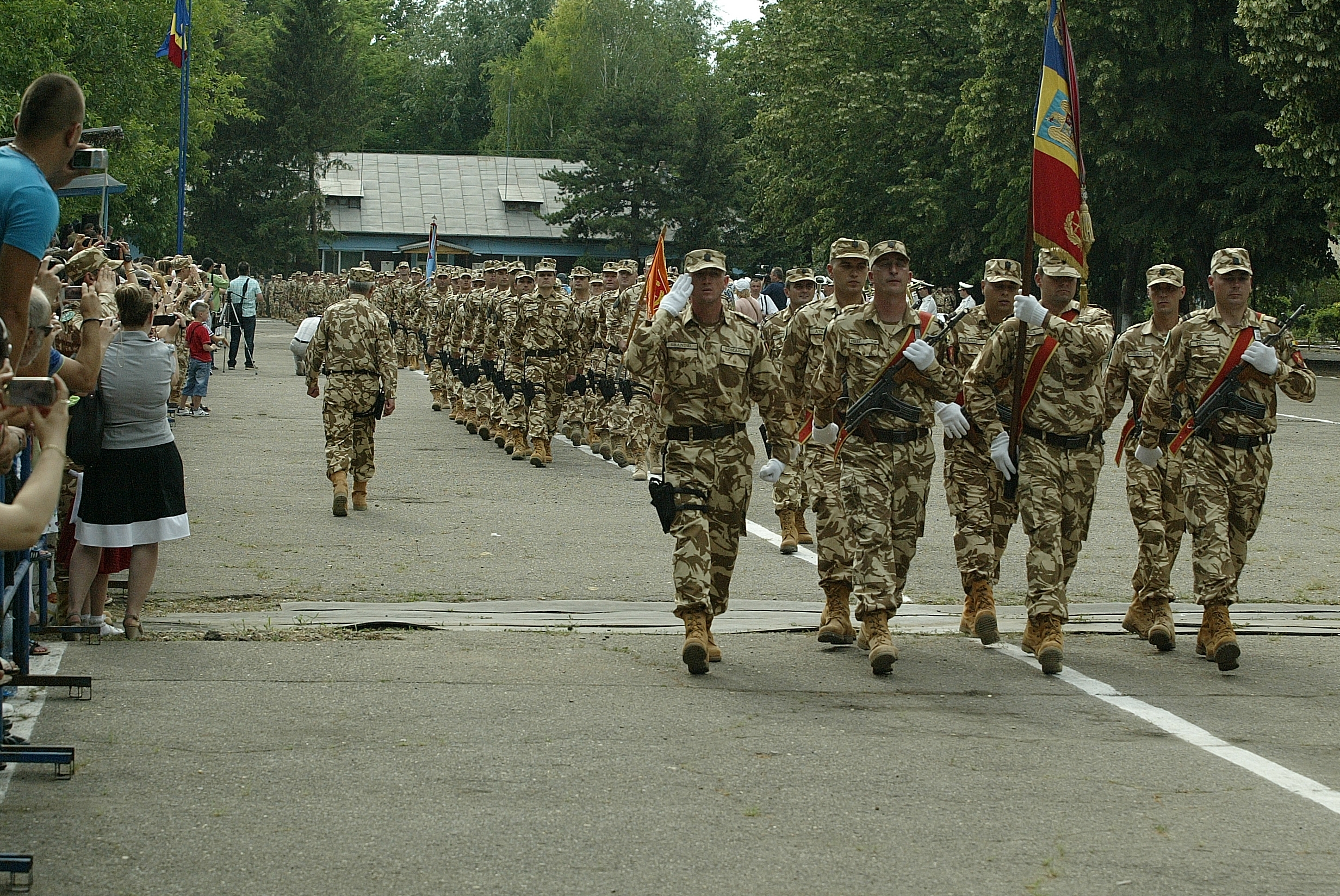 După şapte luni în deşertul afgan, infanteriştii gălăţeni s-au întors acasă