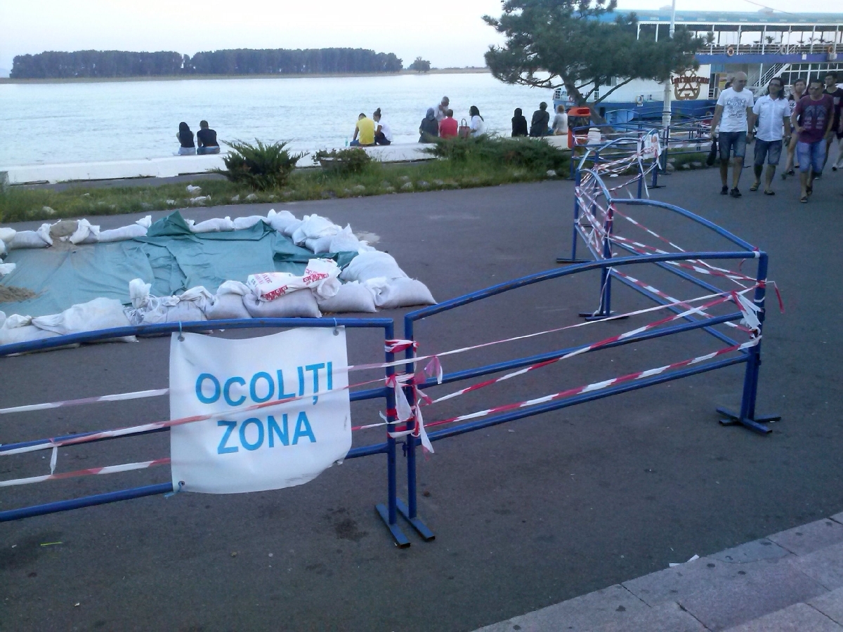 Gălăţenii nu iau în serios AVERTIZĂRILE de pe Faleza Inferioară