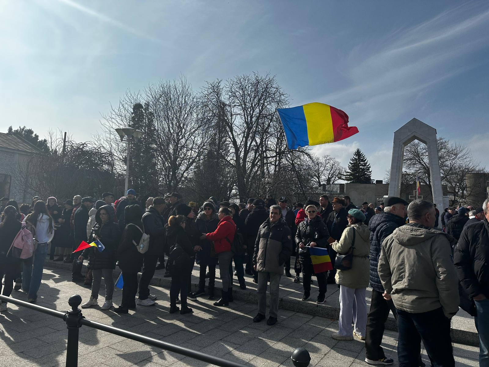 Protest AUR faţă de mărirea taxelor locale: „Jos cu hoții!”, „Jos Guvernul!”