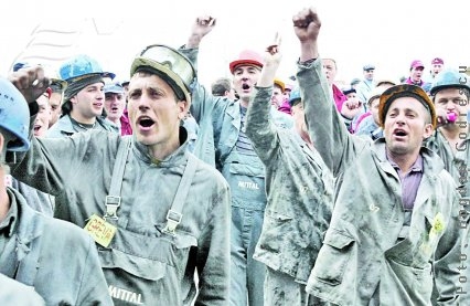 Siderurgiştii gălăţeni protestează la Bucureşti