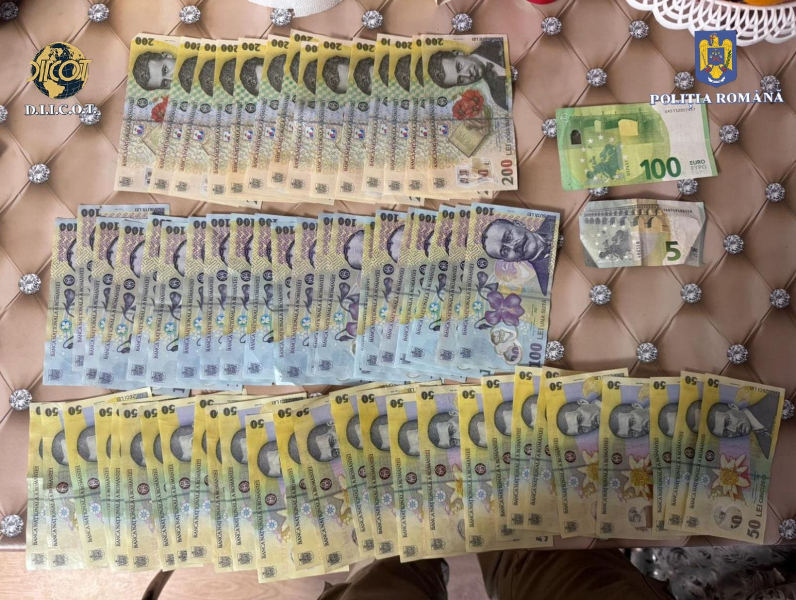 Două grupări cu 100 de dealeri de cristal și canabis, săltate din pat