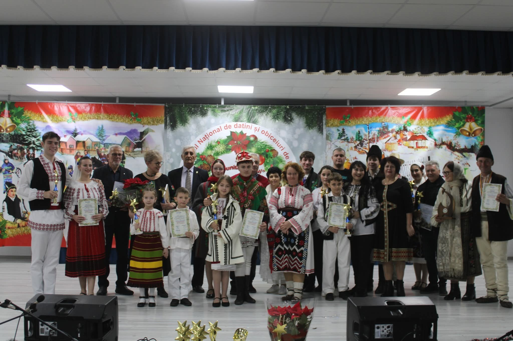 Cântece, dansuri și tradiții răsplătite la Festivalul „Cununița satului”