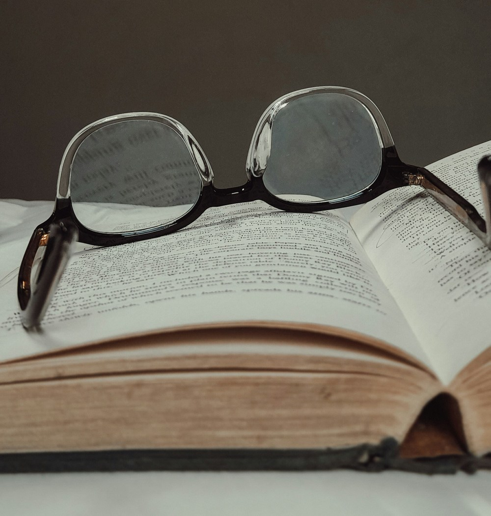 Mucalit și Fortuit. Sărmana limbă română