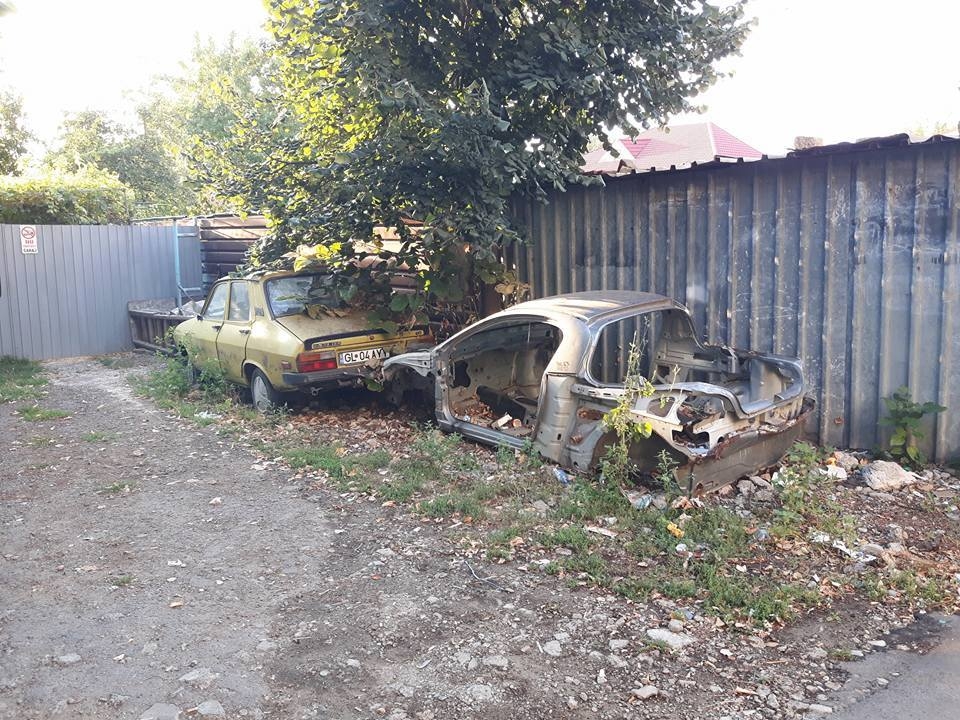 Galaţiul, sufocat de sute de maşini abandonate/ Numărul sesizărilor este în continuă creştere (FOTO)