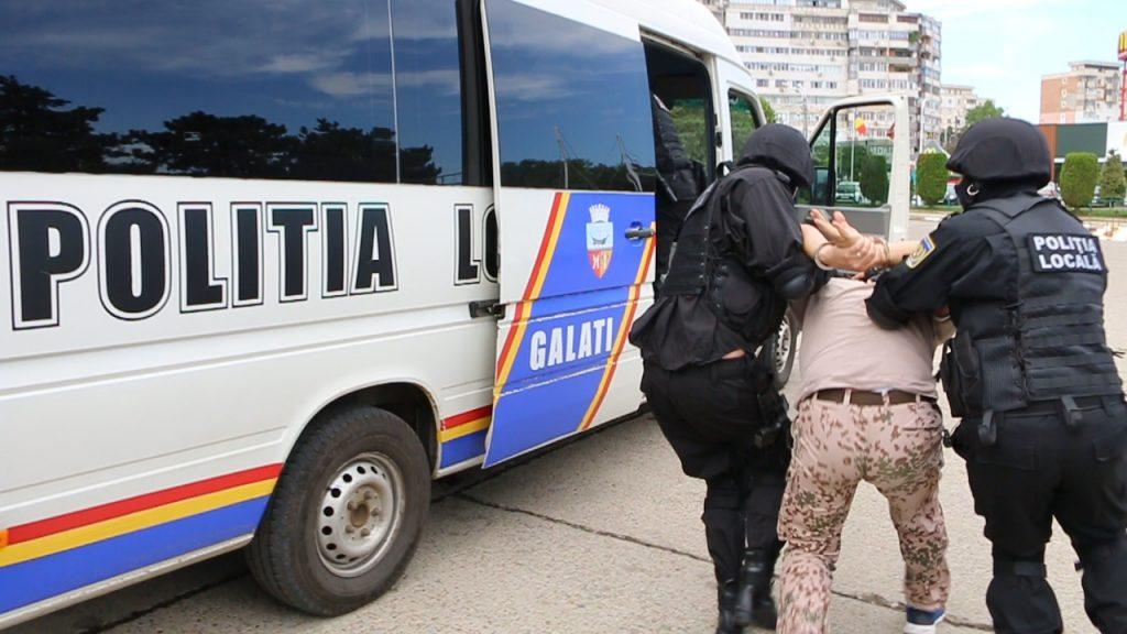 PAMFLET. Fata trebuia să înjure Poliția pe Facebook