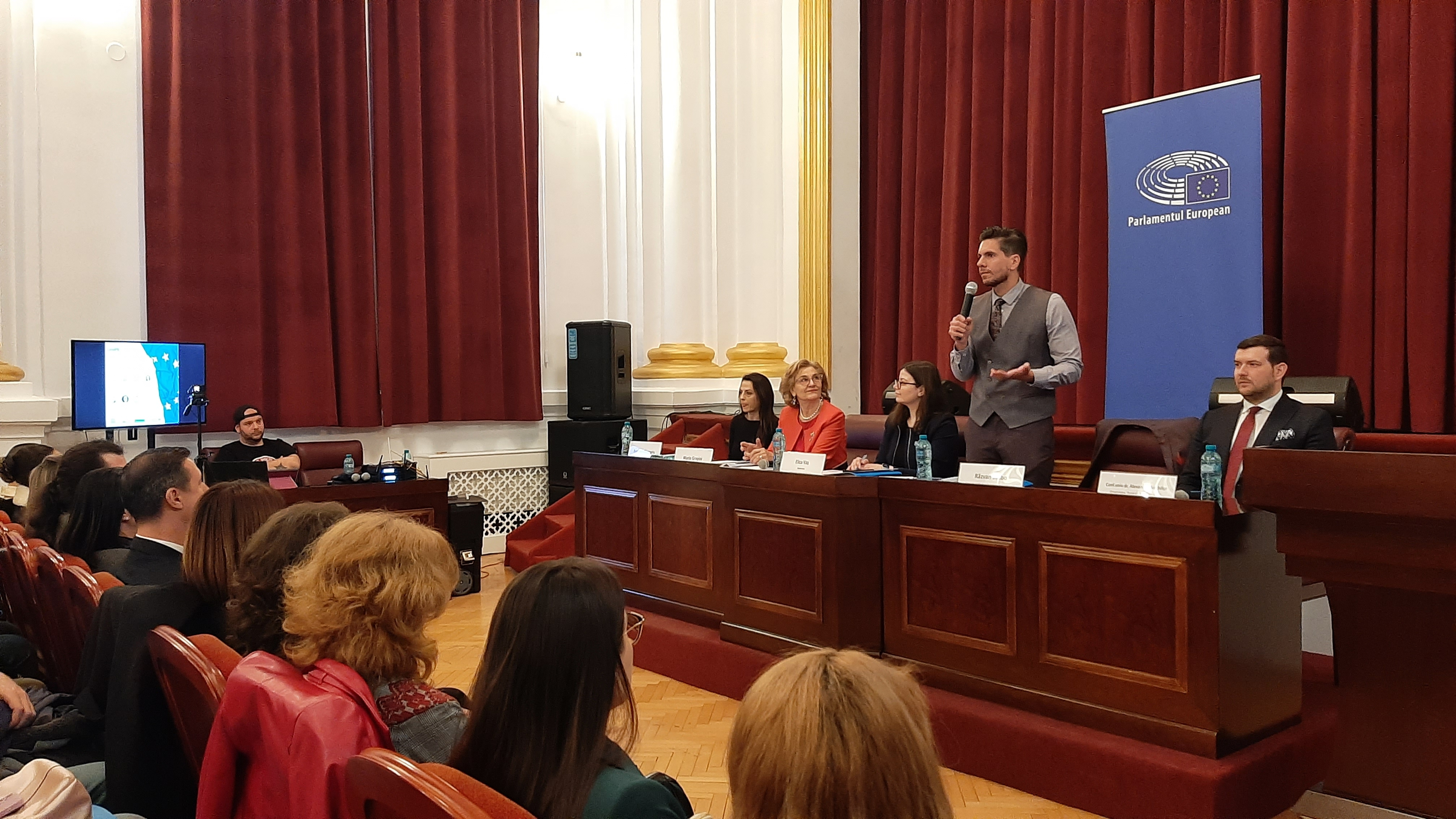 Parlamentul European în dialog cu studenții gălățeni, despre combaterea dezinformării