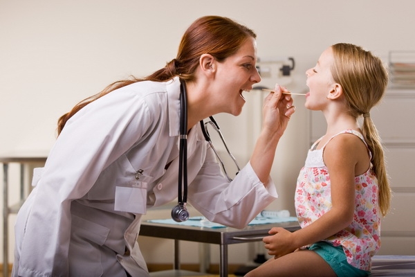 Părinţii NU SUNT OBLIGAŢI să le facă micuţilor ANALIZE. Vezi ce ACTE MEDICALE sunt necesare!