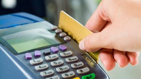 Plata cu cardul, obligatorie şi la comercianţii cu amănuntul