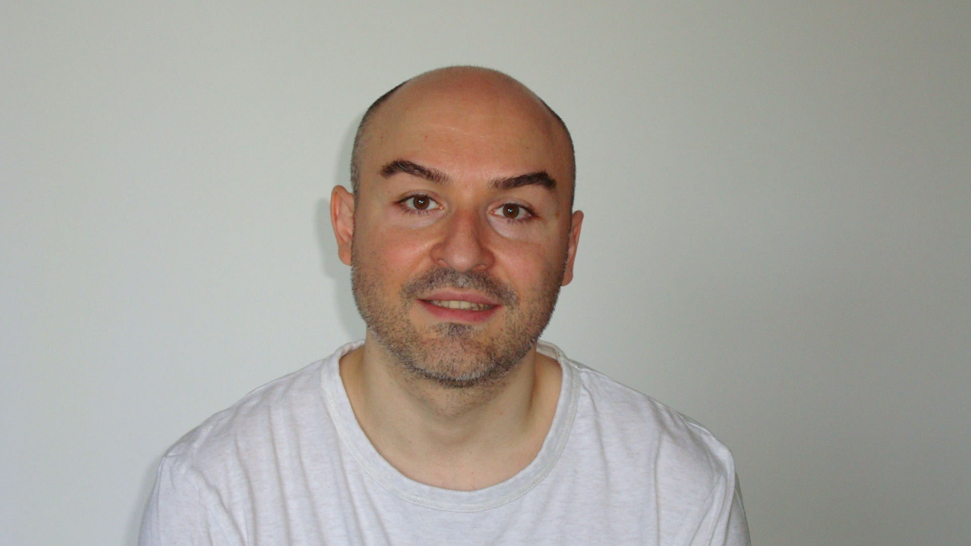 Traducător de proză şi poezie gălăţeană/ Luca Cipolla şi-a publicat prima carte italiano-română la Milano