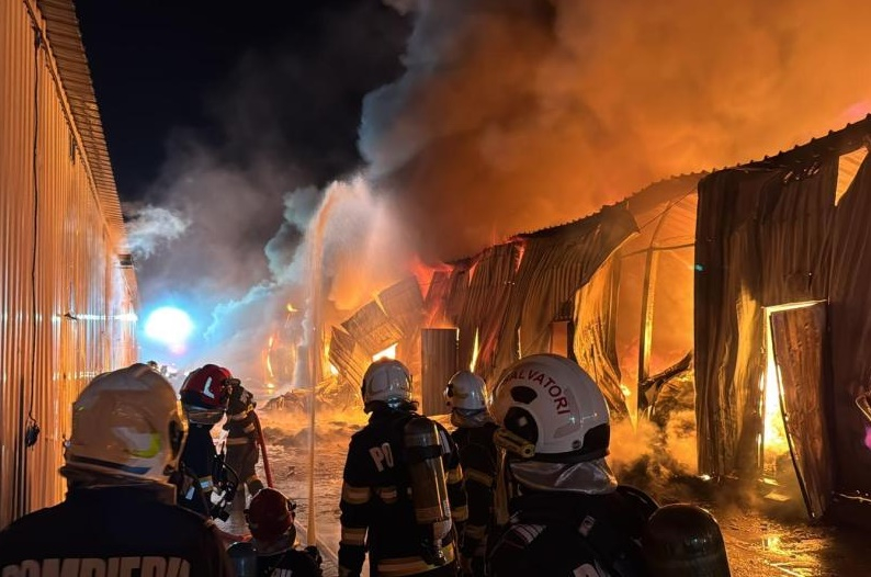 Incendiul de la „Dragonul Roșu” a poluat major Bucureștiul