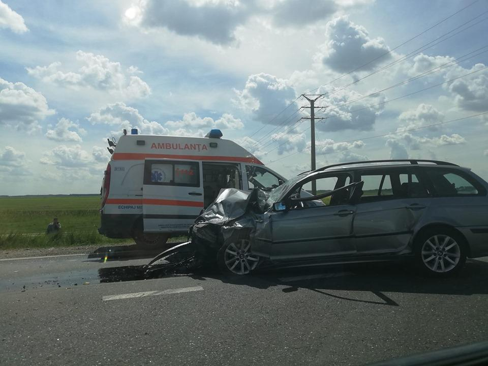 Şoferi răniţi într-o neacordare de prioritate