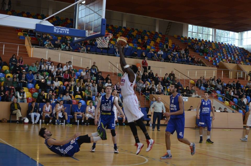 "American story": Uriaşul din New York, baschetbalist la Phoenix Galaţi