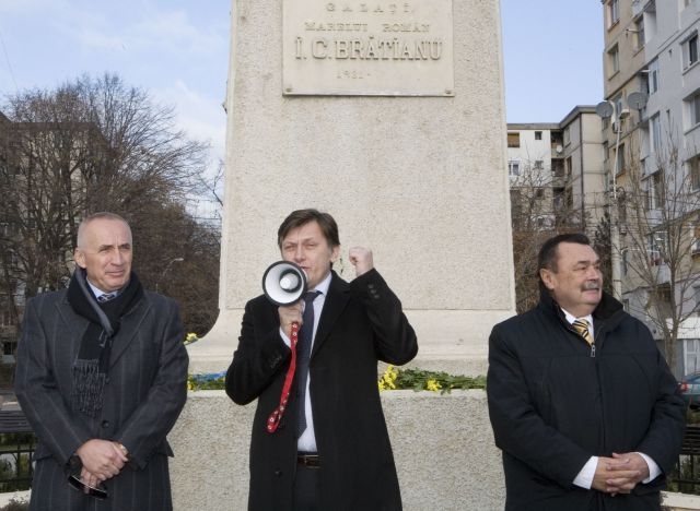 Crin Antonescu l-a vrut în echipa lui! Primarul Marius Stan, vicepreşedinte PNL la nivel naţional