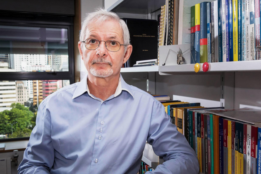 Matematicianul Cristian Calude susține două conferințe la Galați