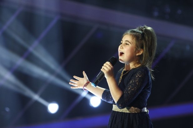 VIDEO/ O gălăţeancă a devenit agentul 007 la Next Star