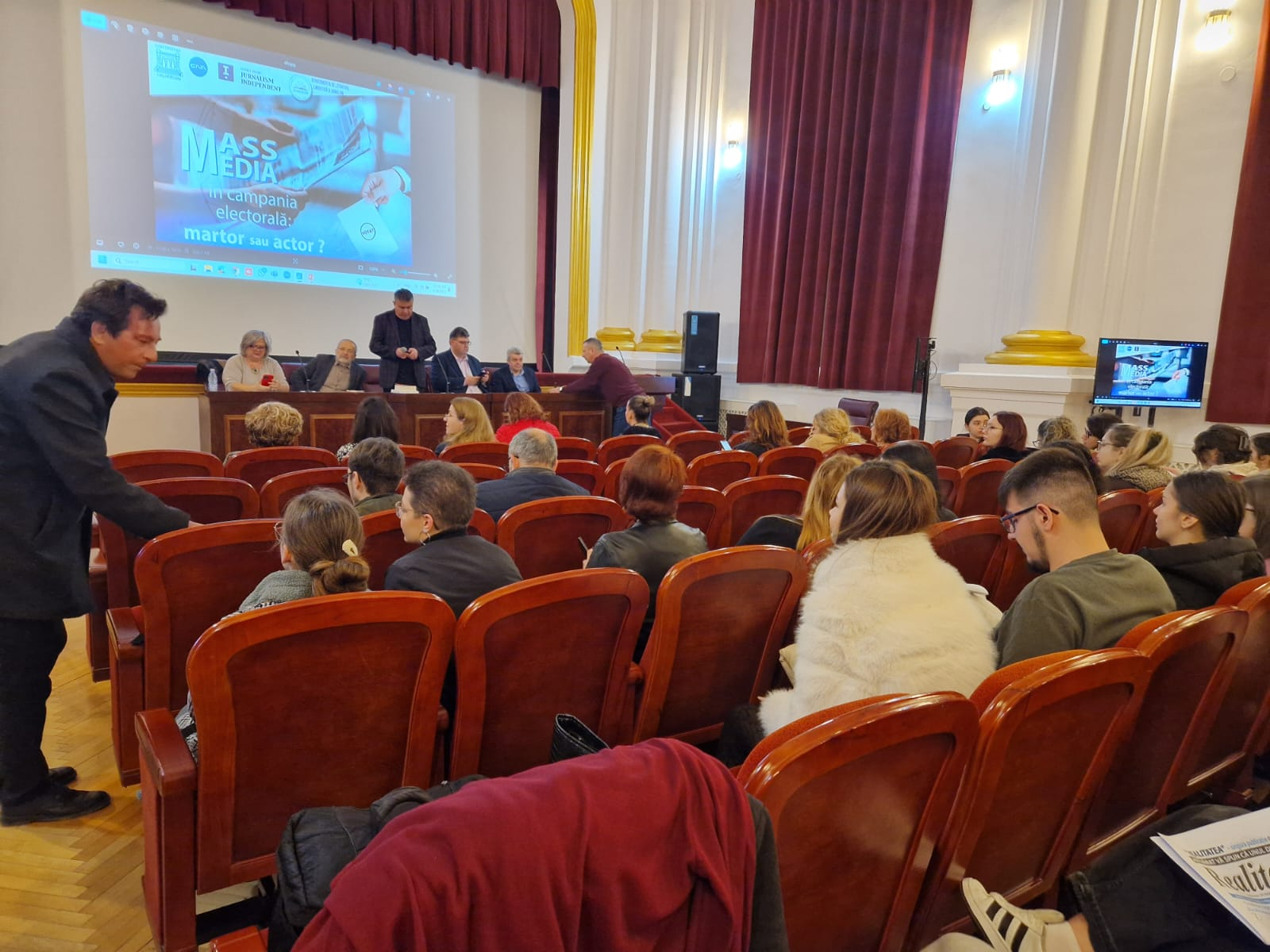 Cum să nu mai înghițim orice prostie de pe rețelele sociale