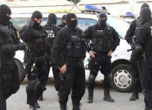 Percheziţii la sediile unei societăţi de asigurări, într-un dosar de abuz în serviciu şi fals