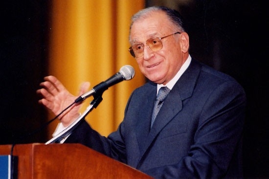 Iliescu: Puterea face toate eforturile să-şi asigure perpetuarea speciei