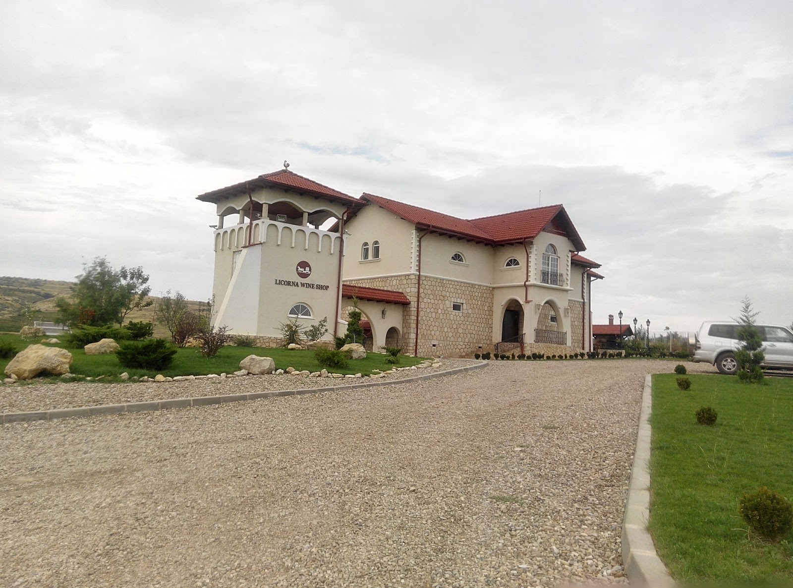 IDEI ŞI VINURI/ În vizită la Licorna Winehouse, o cramă mică şi cochetă