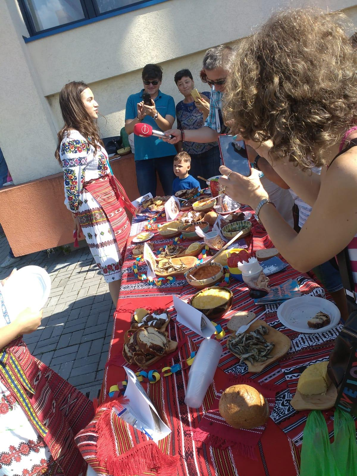 Global Village - o călătorie în jurul lumii, în patru ore