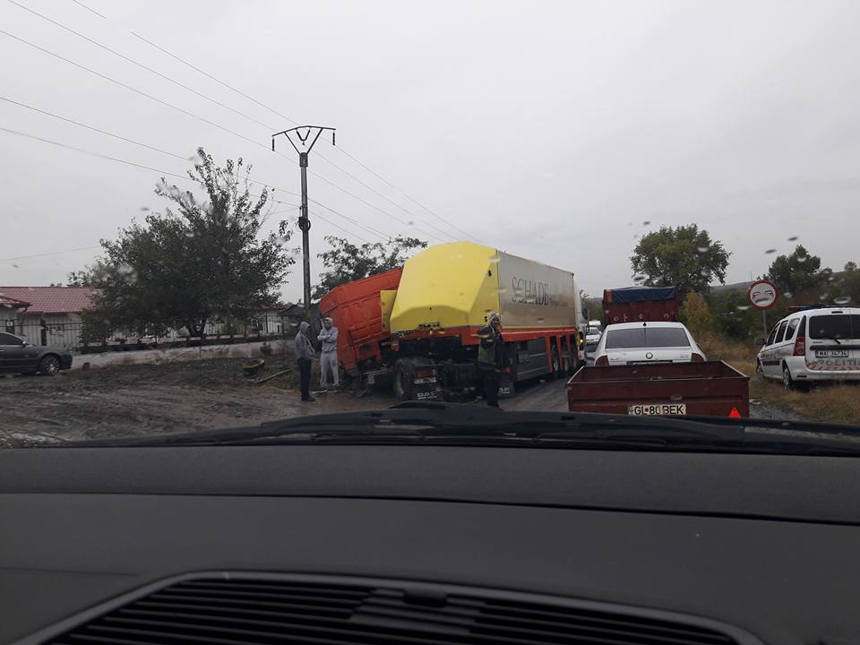 Trafic îngreunat între Tuluceşti şi Tătarca, pe DN26