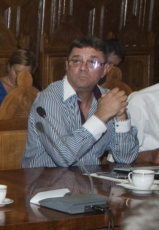 Săracii vicepreşedinţi ai CJ Galaţi: Cornel Hamza locuieşte în casa soţiei