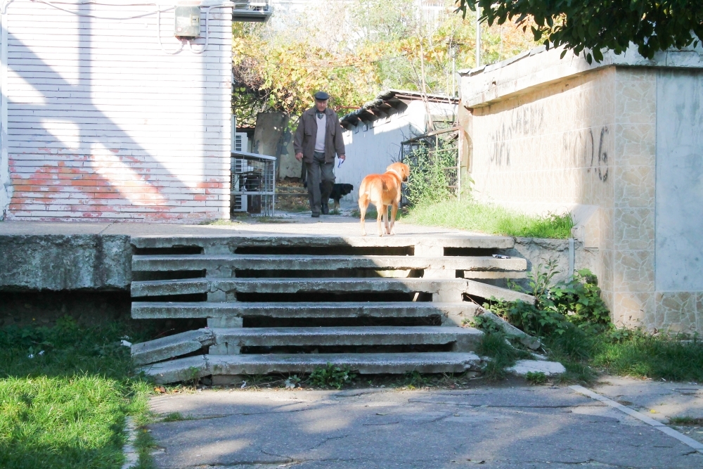 REPORTAJ/ Ţiglina III - un cartier plin de parcuri distruse: "Parcă îţi vine să o iei la fugă" (FOTO)