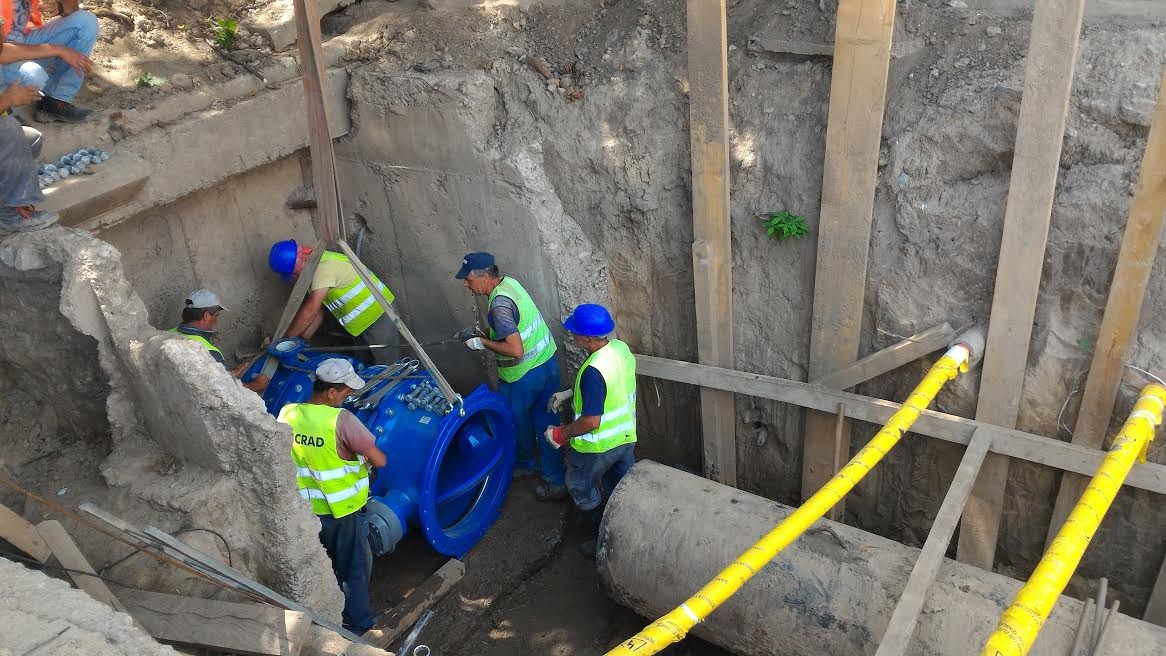 Socoteala de acasă şi cea din teren nu s-au potrivit/ Lucrările au întârziat reluarea furnizării apei reci în Galaţi