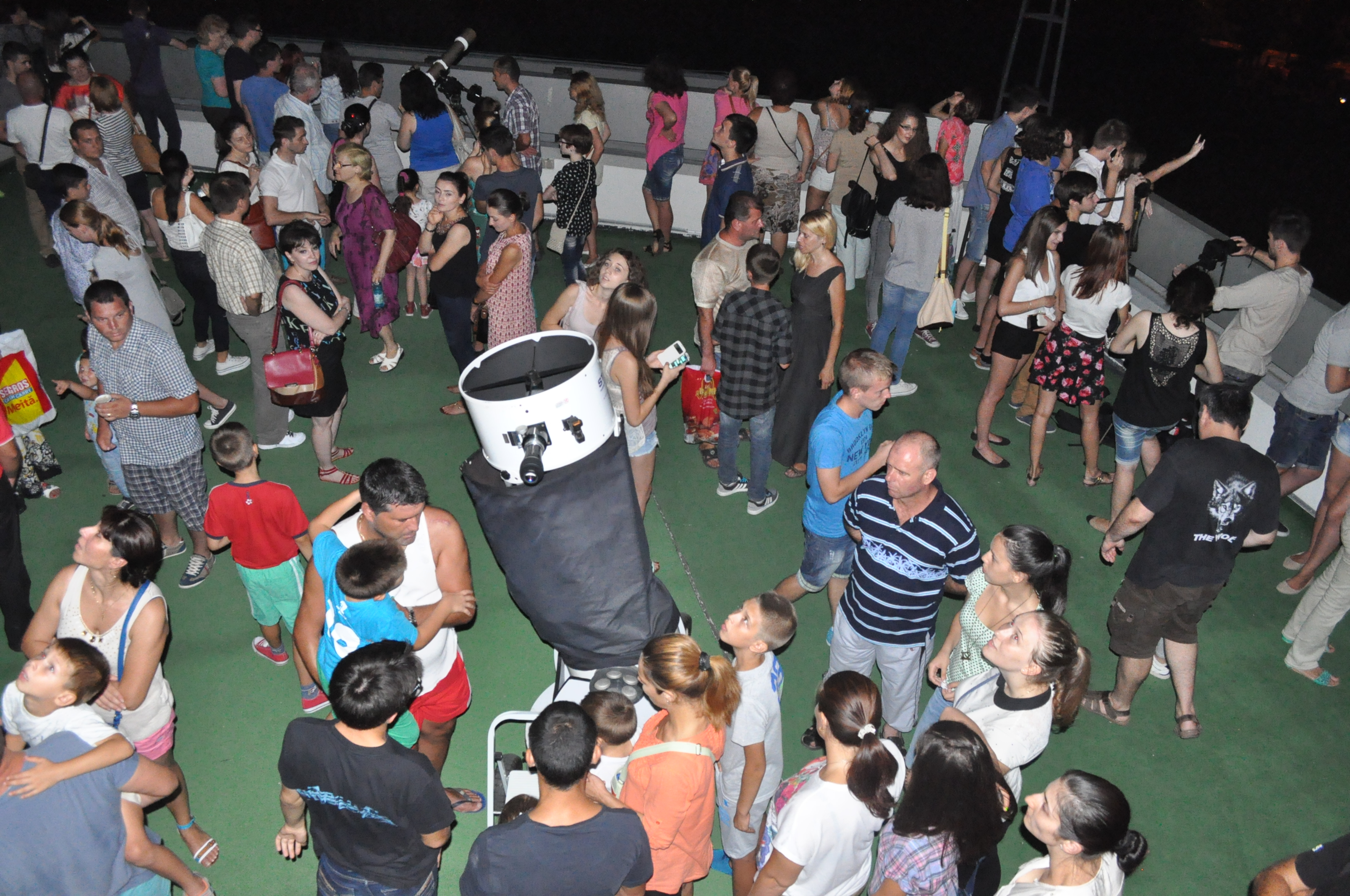 Eclipsă parţială de Lună, în această seară. Sunteți așteptați la Observatorul Astronomic din cadrul Complexului Muzeal de Ştiinţele Naturii