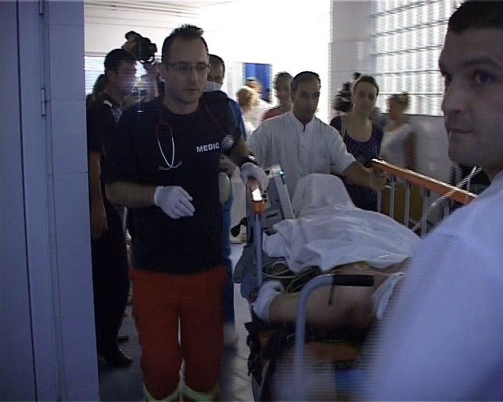 Un gălățean a supraviețuit după ce trupul i-a fost străpuns de un fier beton