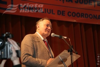 „Majorarea TVA plăteşte pensiile, dar nu rezolvă problema”