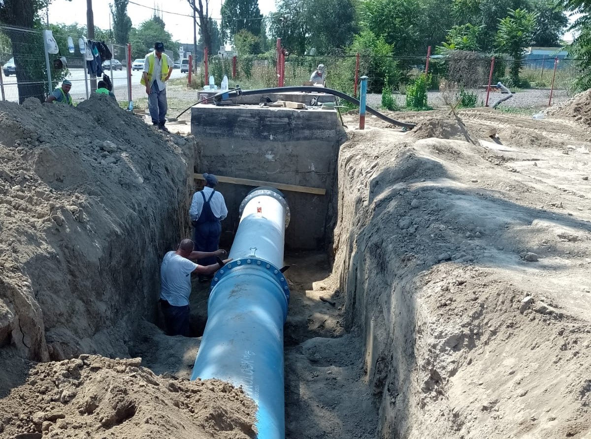 Lucrări la prima conductă cu apă de Vrancea a Galațiului