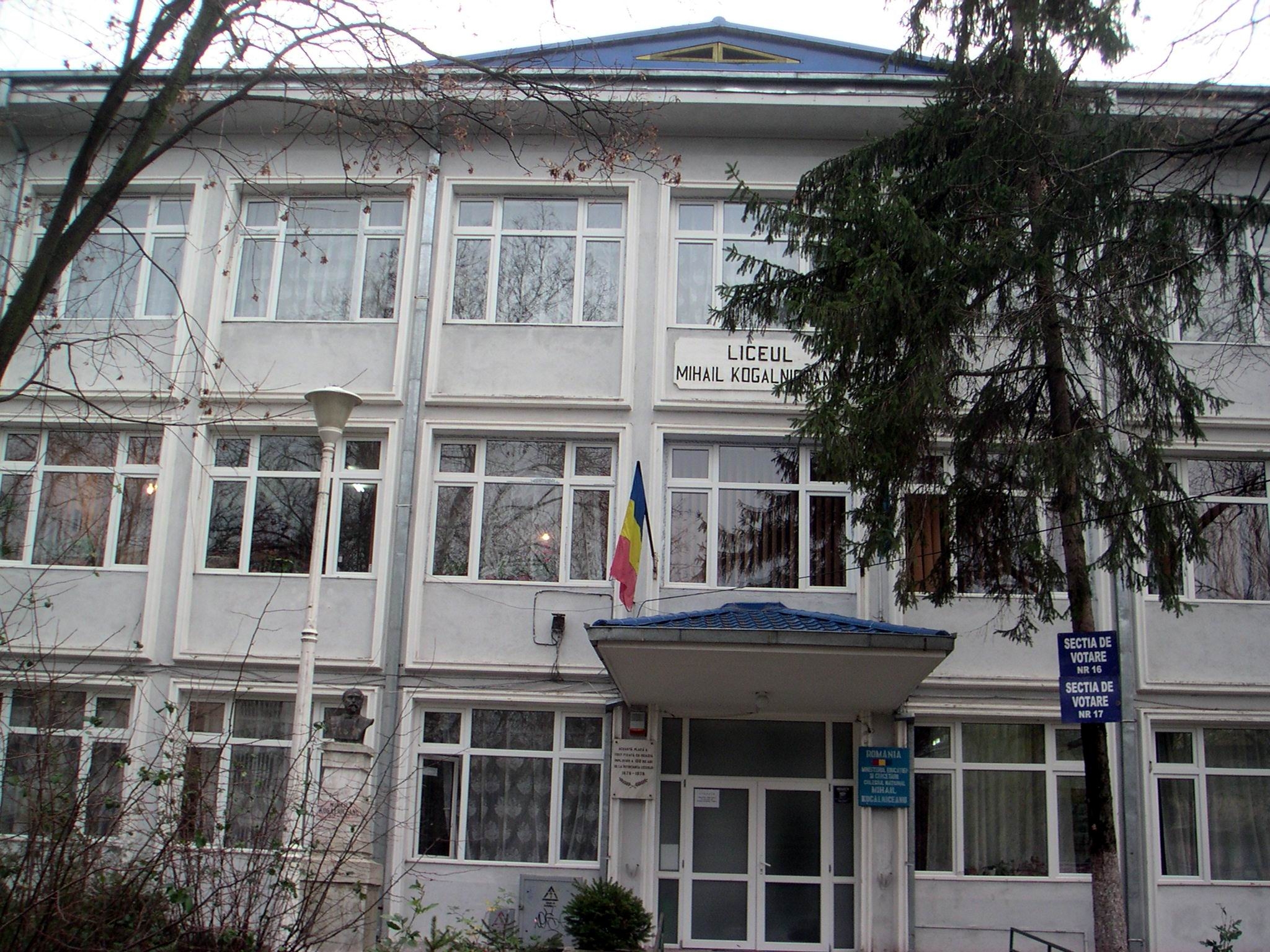 „Sui Generis” - în topul publicaţiilor şcolare: Premii pentru revista elevilor de la CNMK 