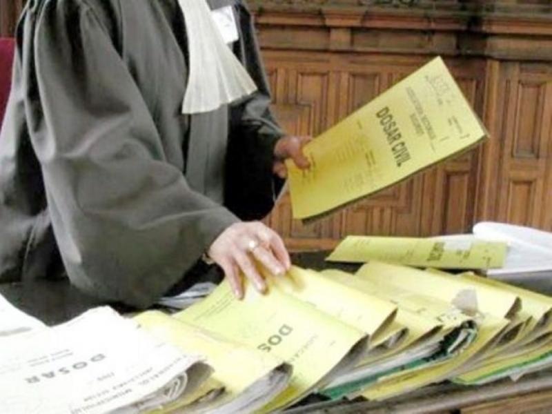 Mic fermier, uns ca șef cu acte false