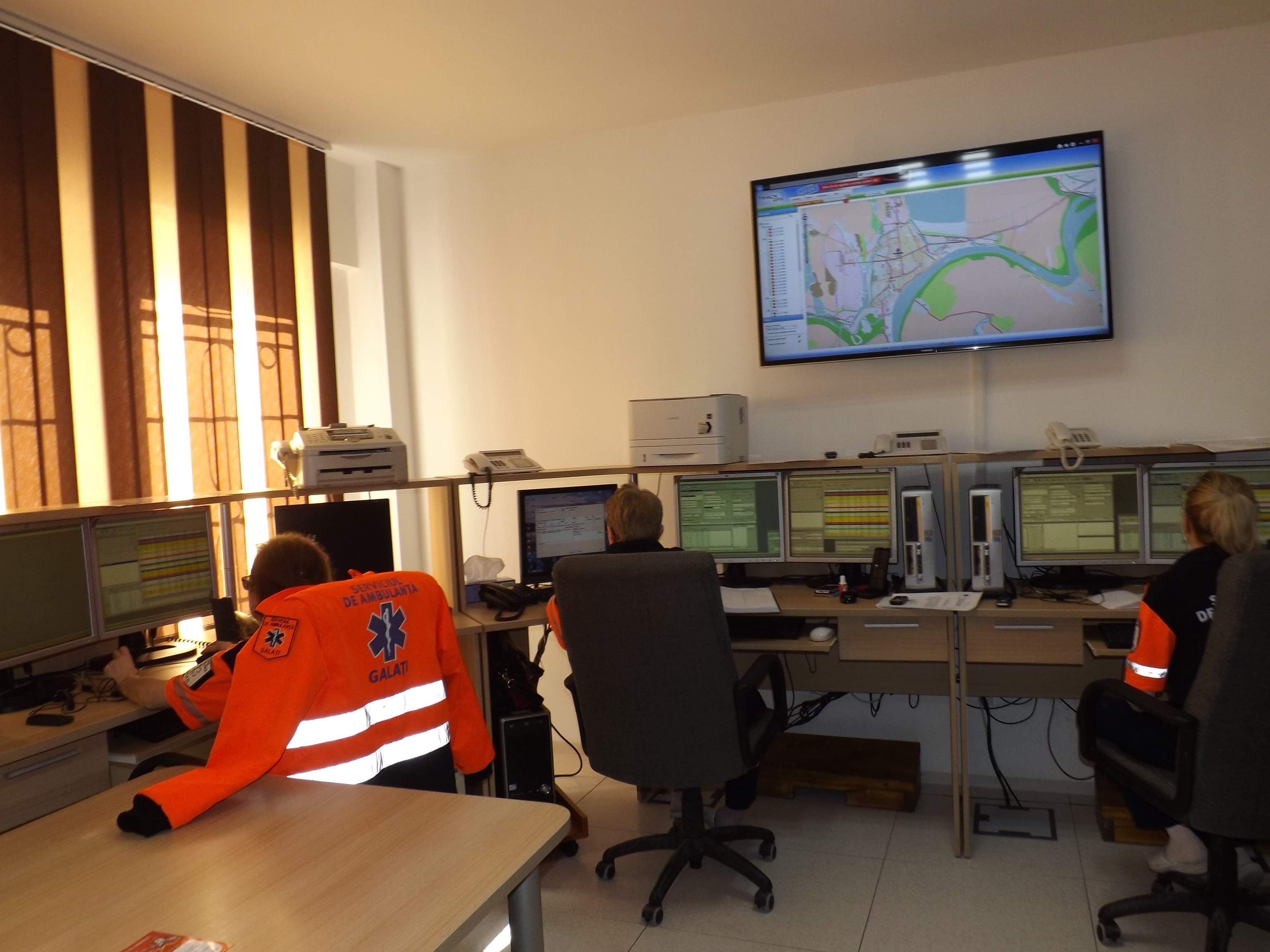 Gălăţenii confundă AMBULANŢA cu maxi-taxiul/ Ce informaţii NU puteţi obţine de la numărul 112