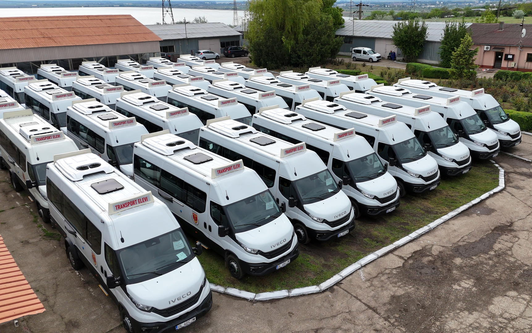 În ce comune din județul Galați ajung 30 de microbuze hibrid
