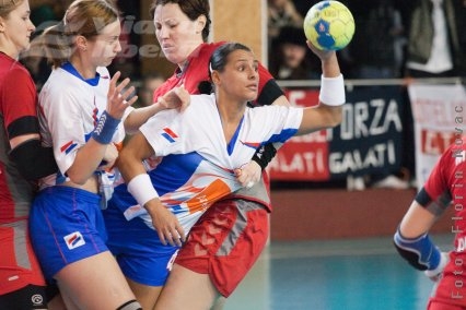 Două victorii şi o înfrângere pentru handbalistele de la Oţelul