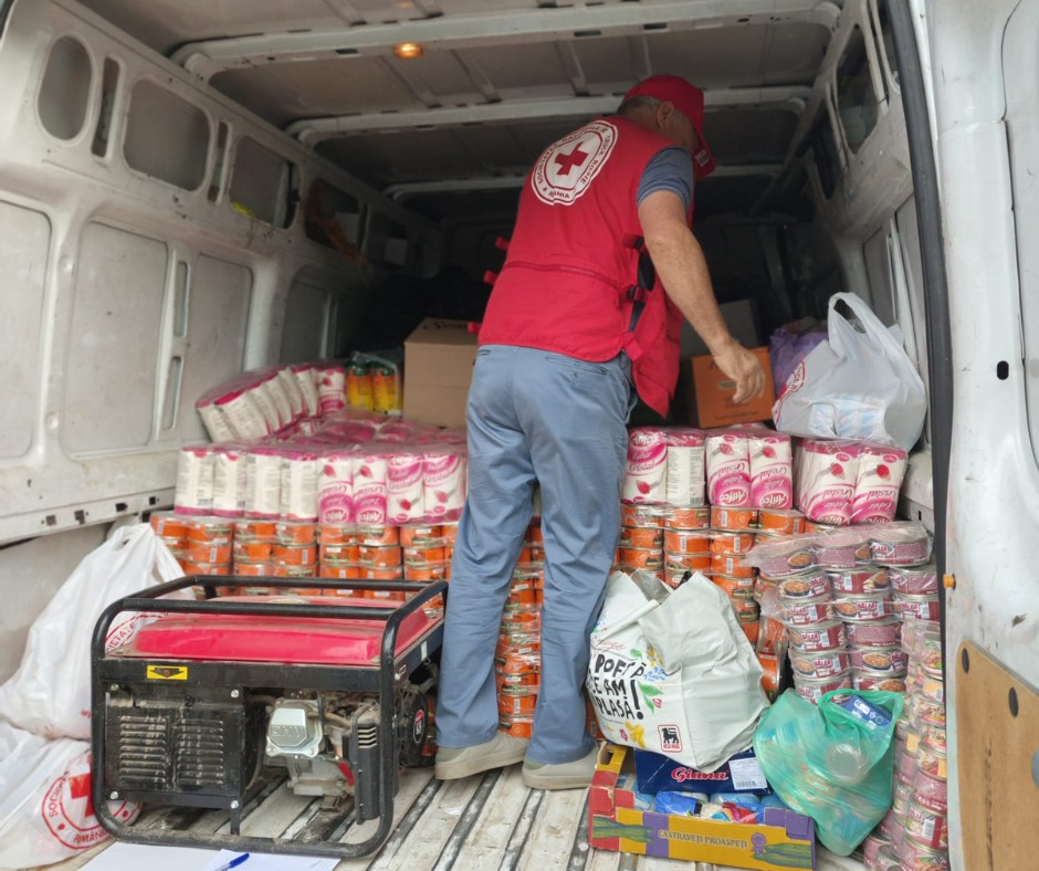 Mii de gălățeni au primit ajutoare de la Crucea Roșie după inundațiile din 2024