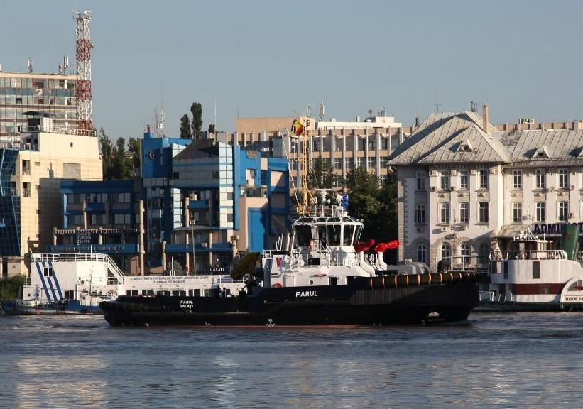 Premieră la AFDJ Galaţi. Primul transport special pentru remorcherul ”Farul”