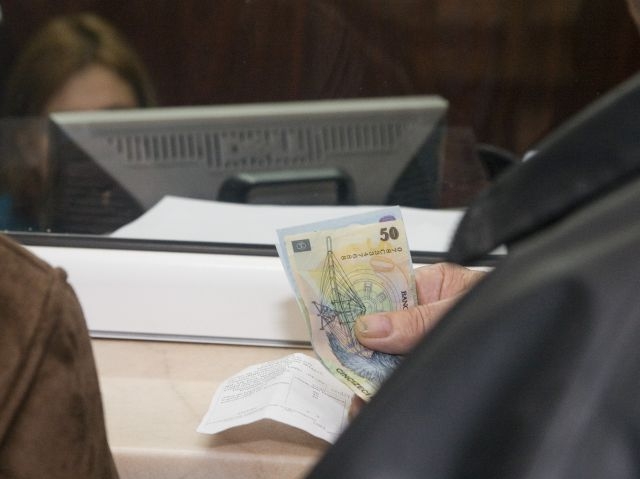 Adio bonificaţie de zece la sută la plata impozitelor şi a taxelor locale