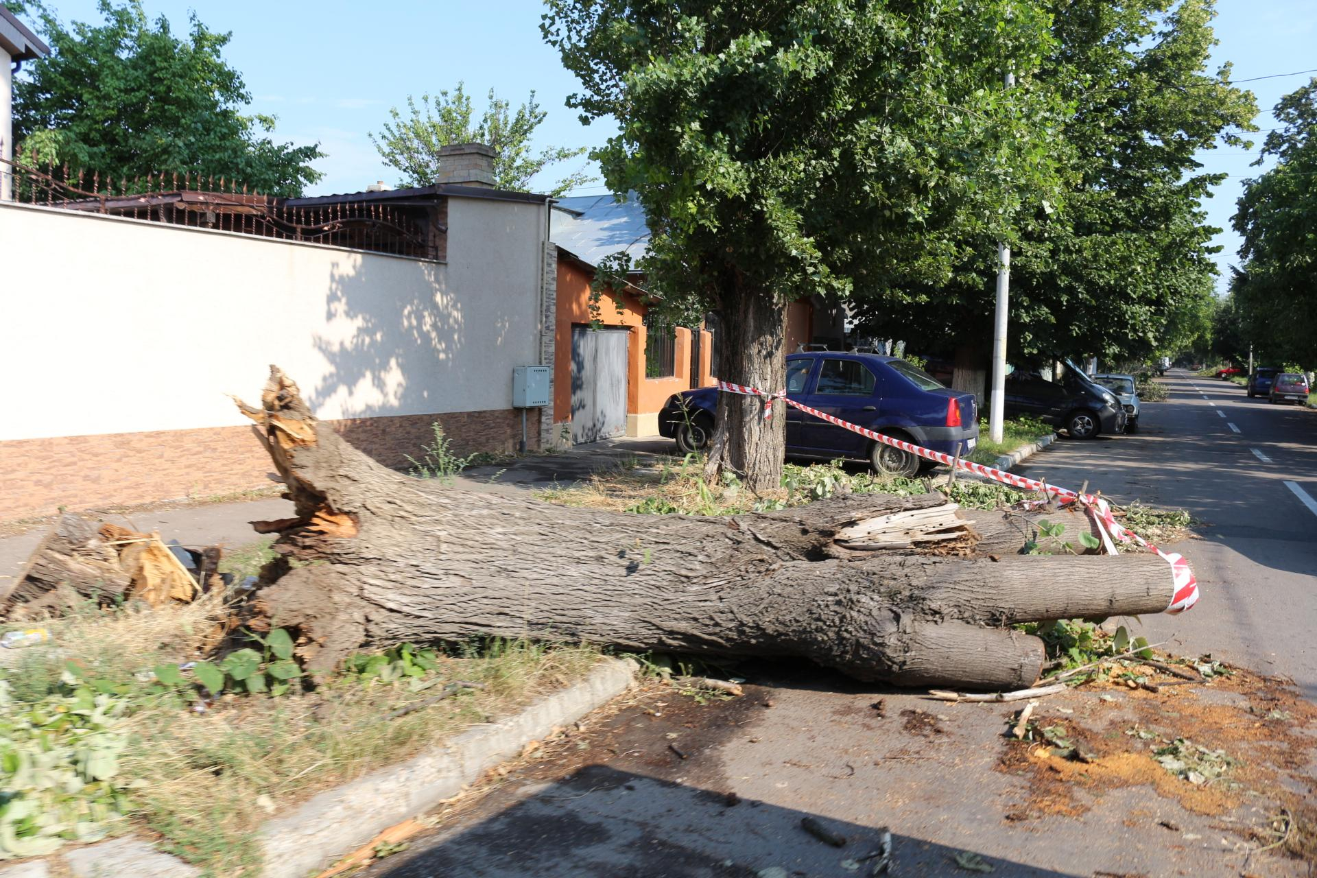 Nici acum nu au dispărut urmele FURTUNII din iulie