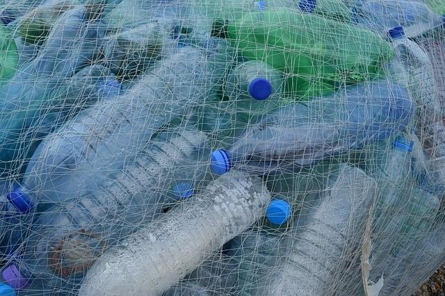 Percheziţii la firme de reciclare a gunoiului