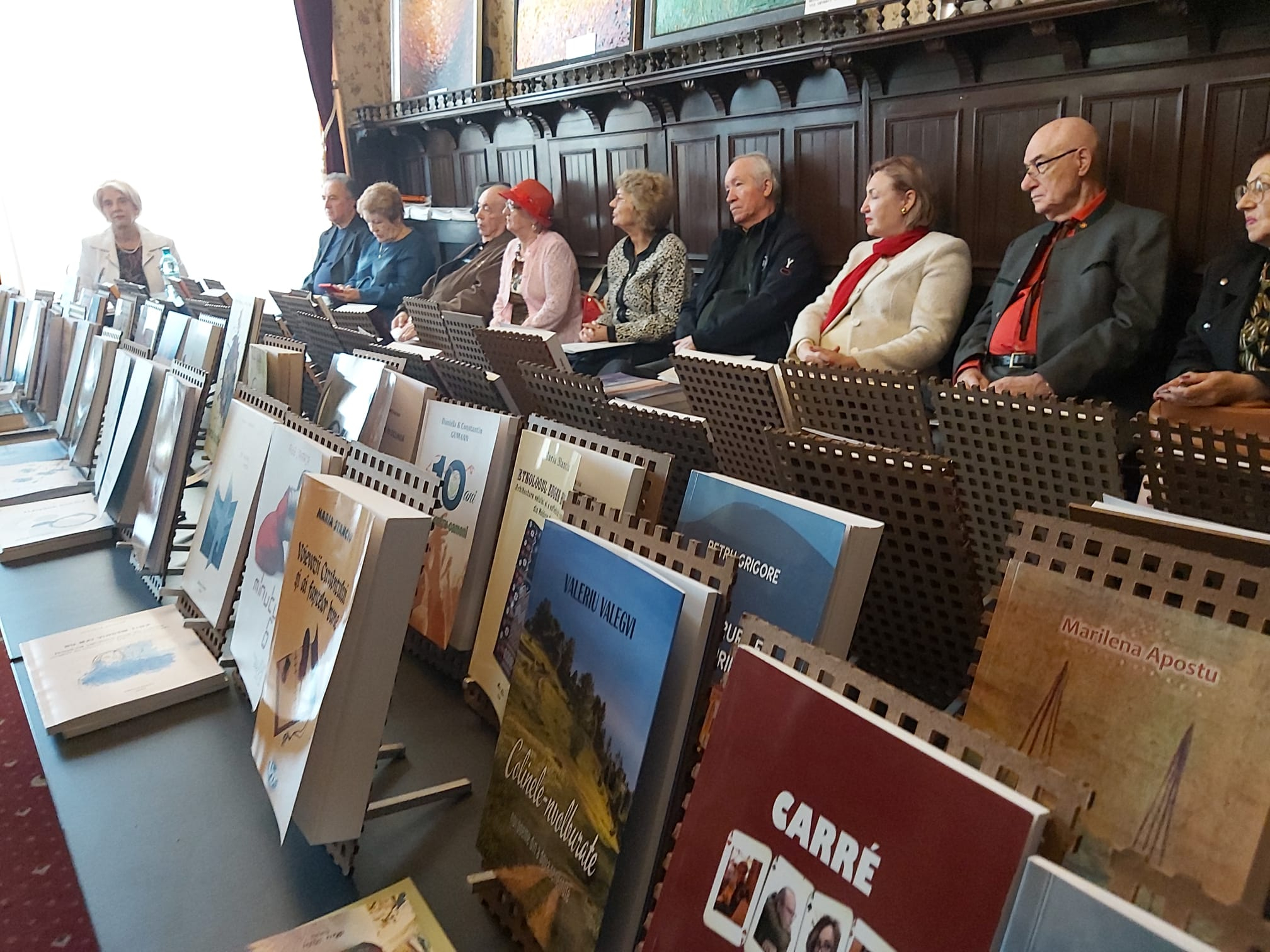 Peste 200 de autori gălăţeni şi cărţile lor