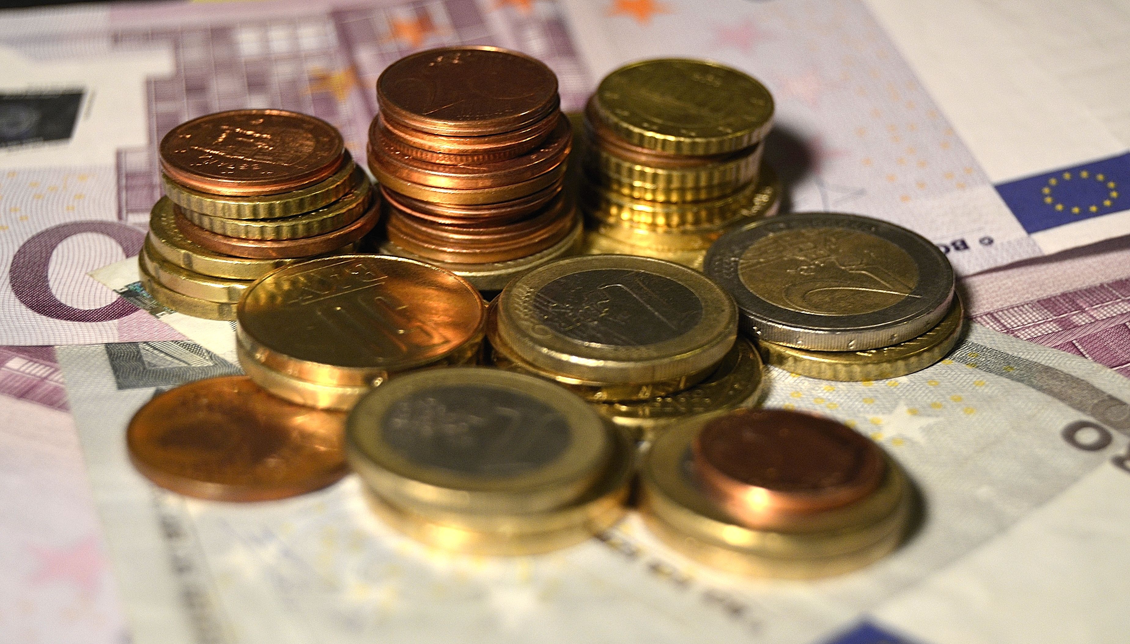 SUSPICIUNI DE FRAUDĂ/ Patronatele cer eliminarea regulii „Primul venit, primul servit” la acordarea ajutoarelor de stat 