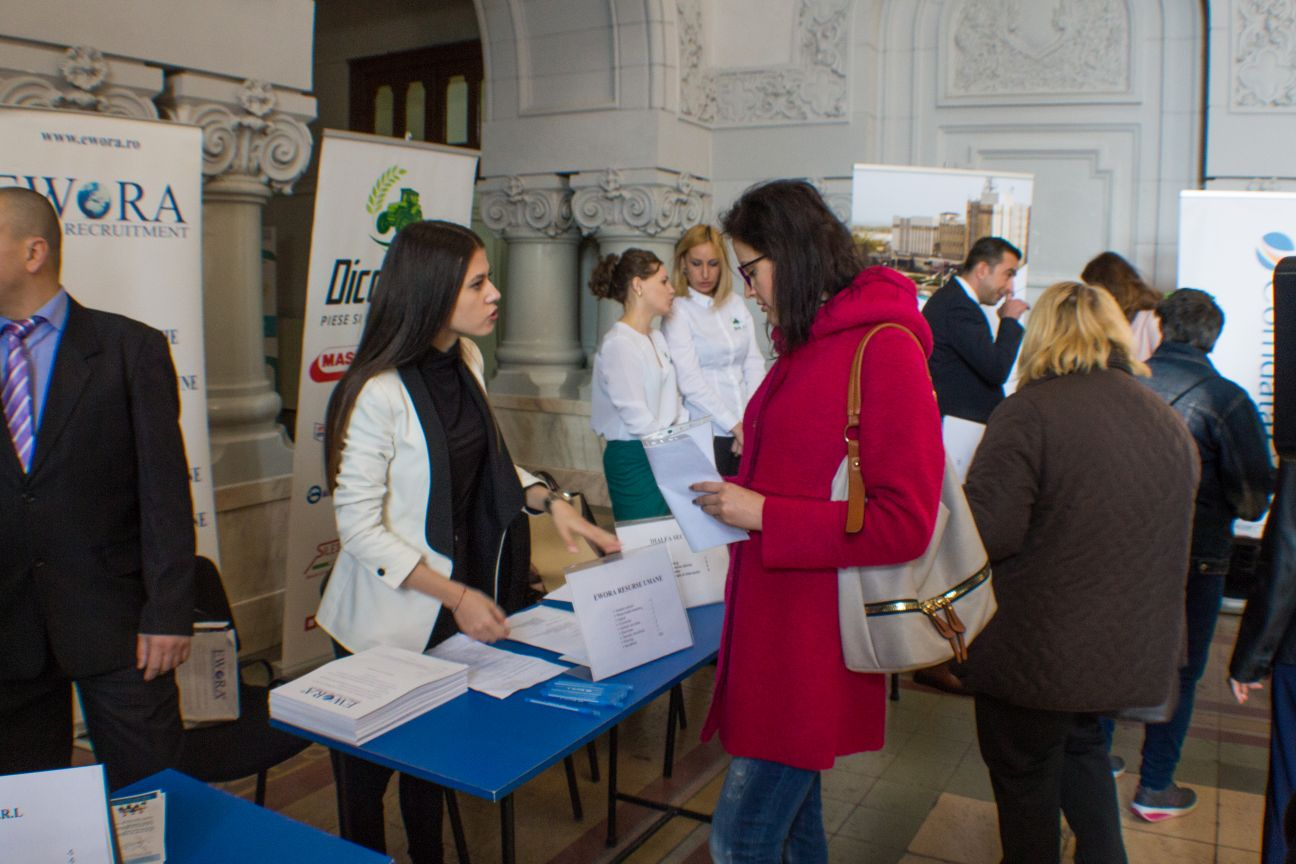 Peste 5.000 de gălăţeni, angajaţi prin AJOFM