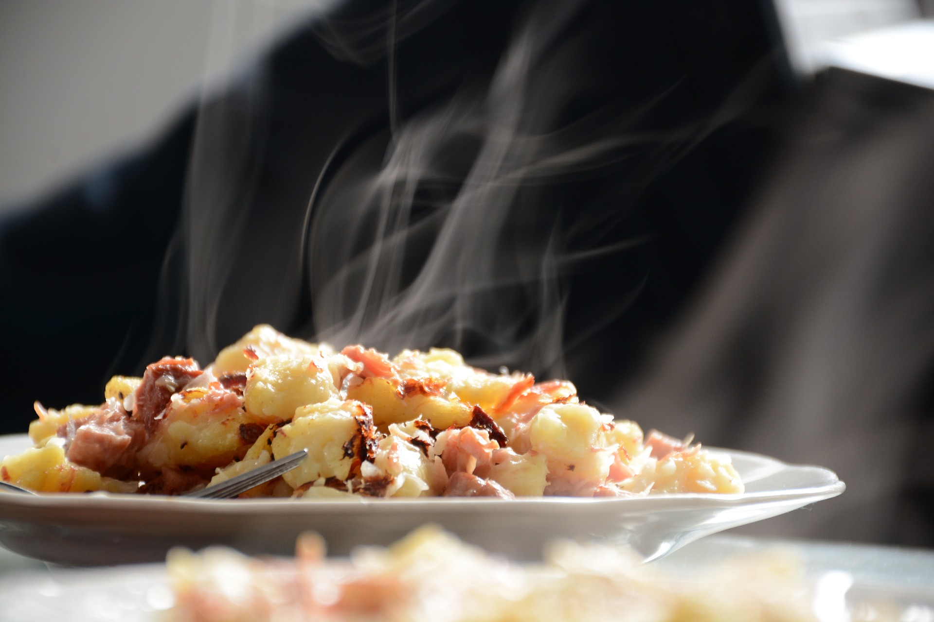 Tichetele pentru mese calde, greu de folosit în județ. Peste 8.000 de beneficiari gălăţeni