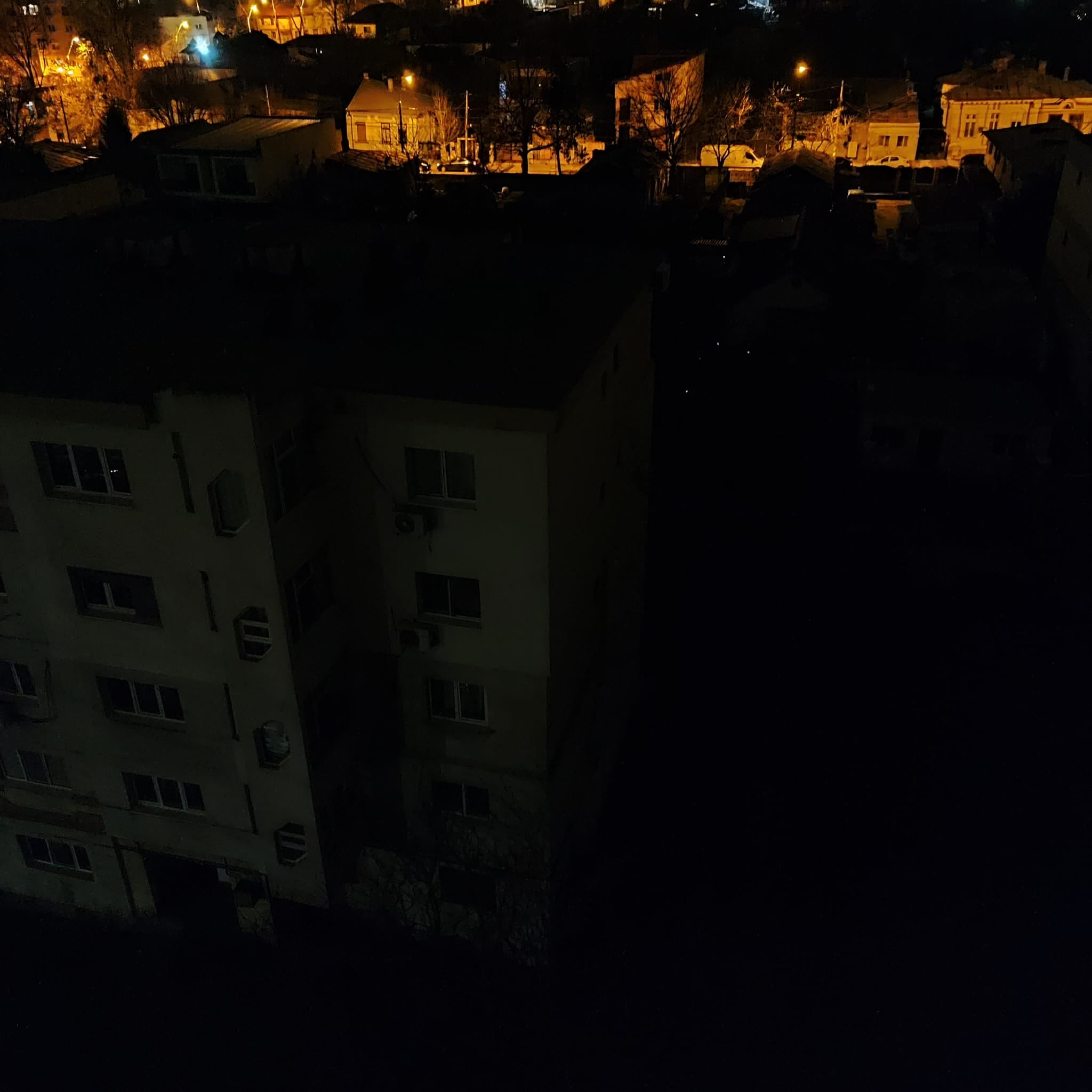 Monopol pe beznă și buzunarele oamenilor