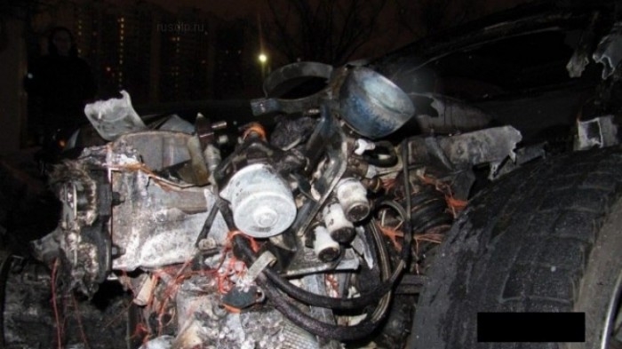 Mercedes făcut scrum! Paguba se ridică la 100.000 de lei